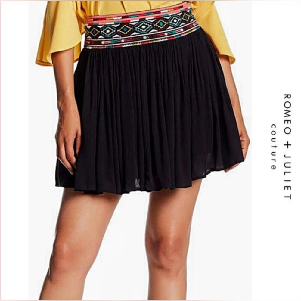 NWT Romeo + Juliet Couture Skater Black
Skirt size M